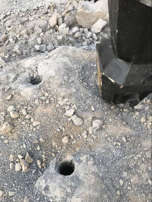 石英石礦山開(kāi)采中石料破裂難題與開(kāi)山機(jī)高效處理方案